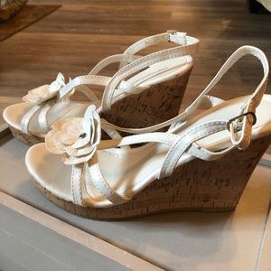 NEW Charming Charlie White Flower Wedge Sandal